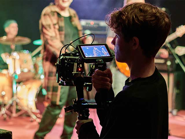 Videoproduktion in München - Blick über die Kamera auf eine Band